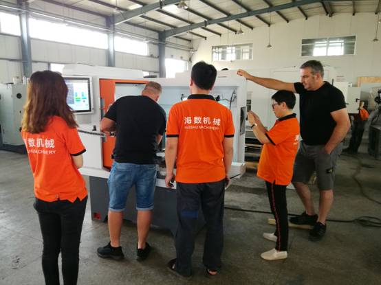 英國(guó)客戶來(lái)公司