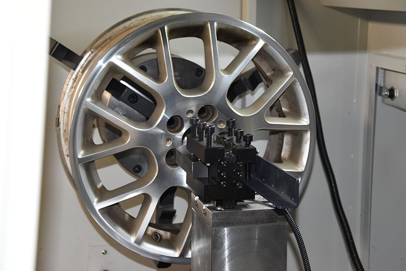 輪轂拉絲機(jī)四大方法讓您甄別真假輪轂